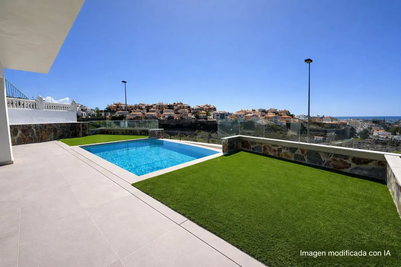 Modern&iacute; dům s baz&eacute;nem v Arguinegu&iacute;n | canaryhome.cz
