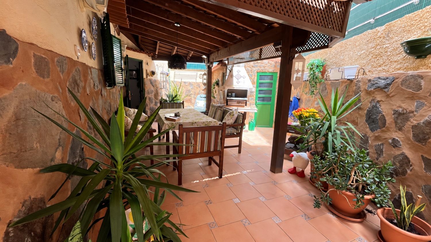 Řadov&yacute; dům s terasou v San Fernando | canaryhome.cz